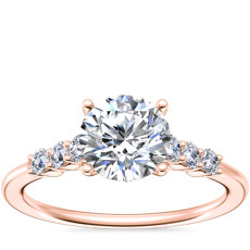 Anillo de compromiso clásico de diamantes con estilo catedral y puntas compartidas en oro rosado de 14 k
